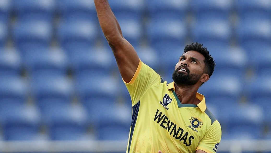 154/9 से 242 का पीछा: शादाब खान की पारी ने इंग्लैंड की 'पक्की जीत' का हिसाब उलट दिया